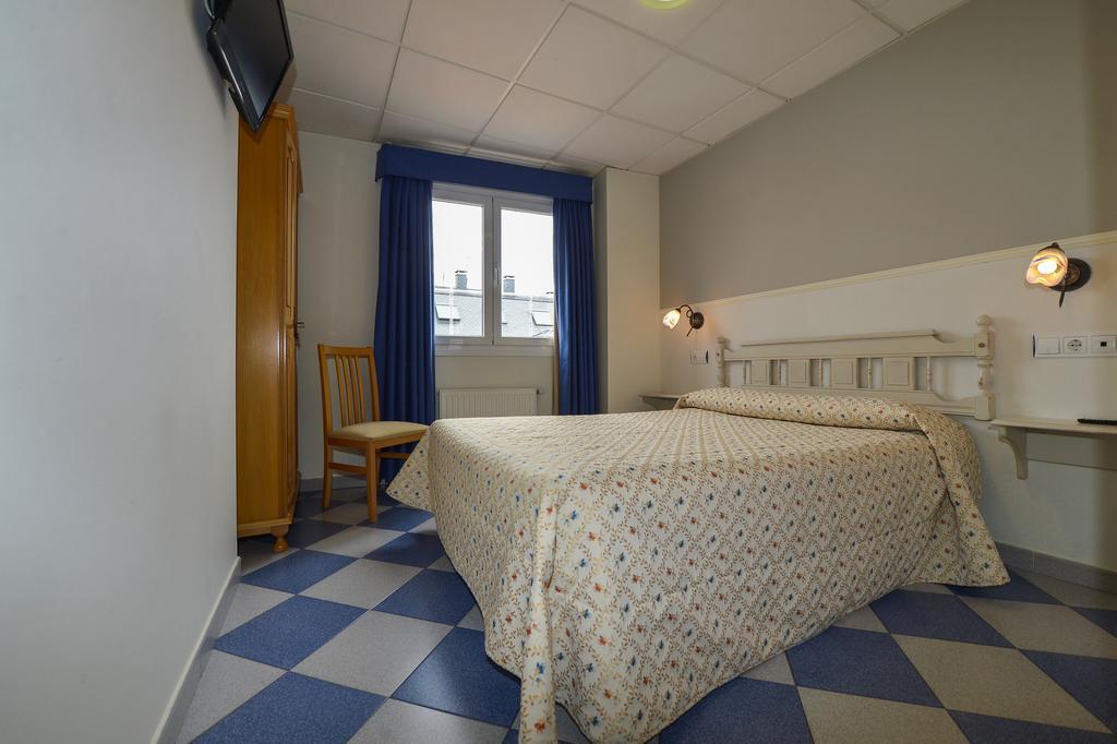 Hostal Linares Ribadeo Extérieur photo