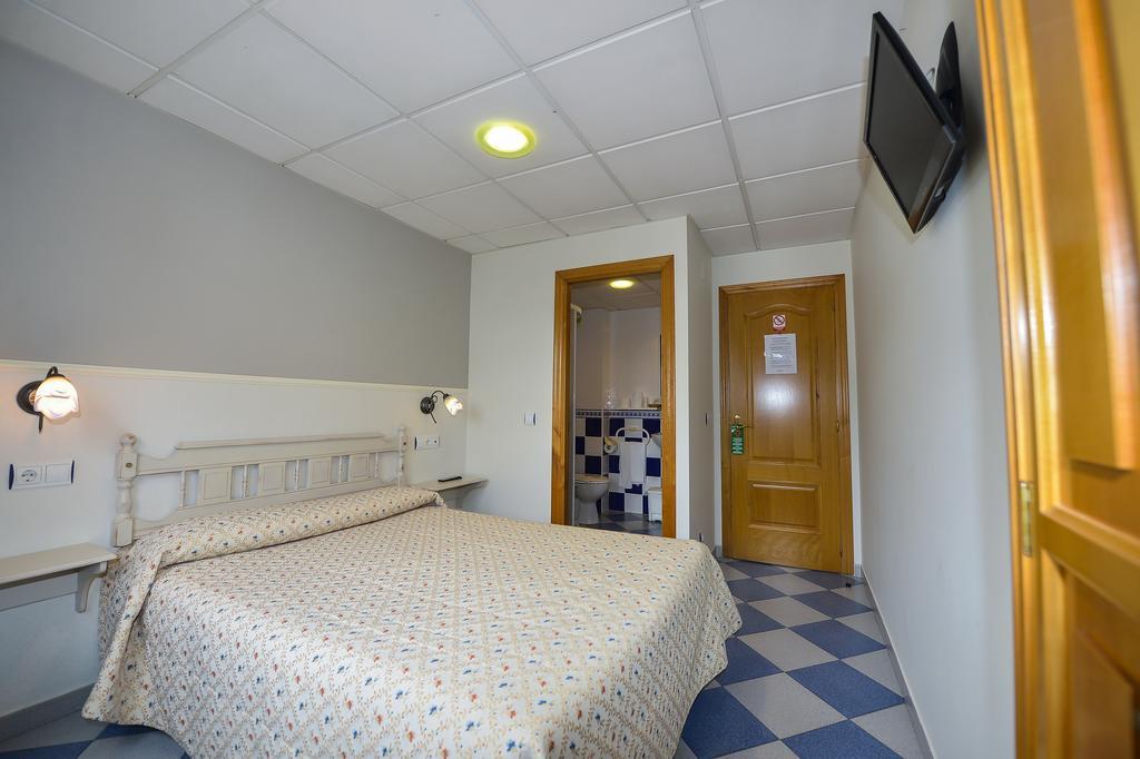 Hostal Linares Ribadeo Extérieur photo