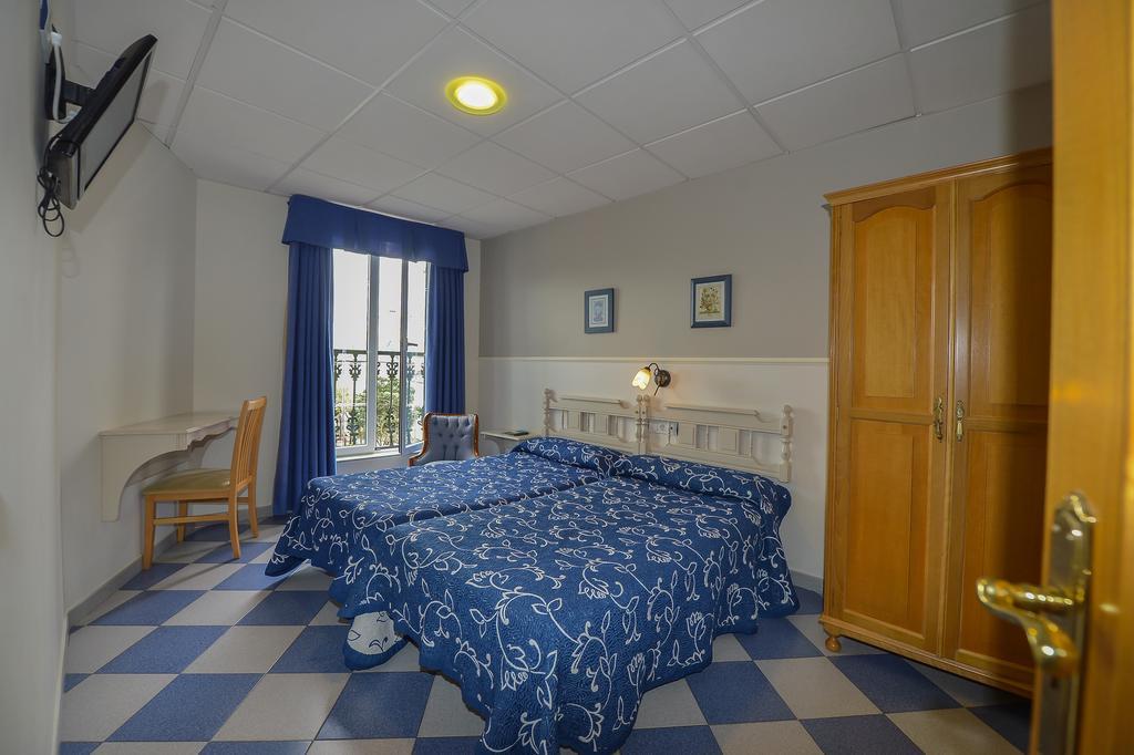 Hostal Linares Ribadeo Extérieur photo