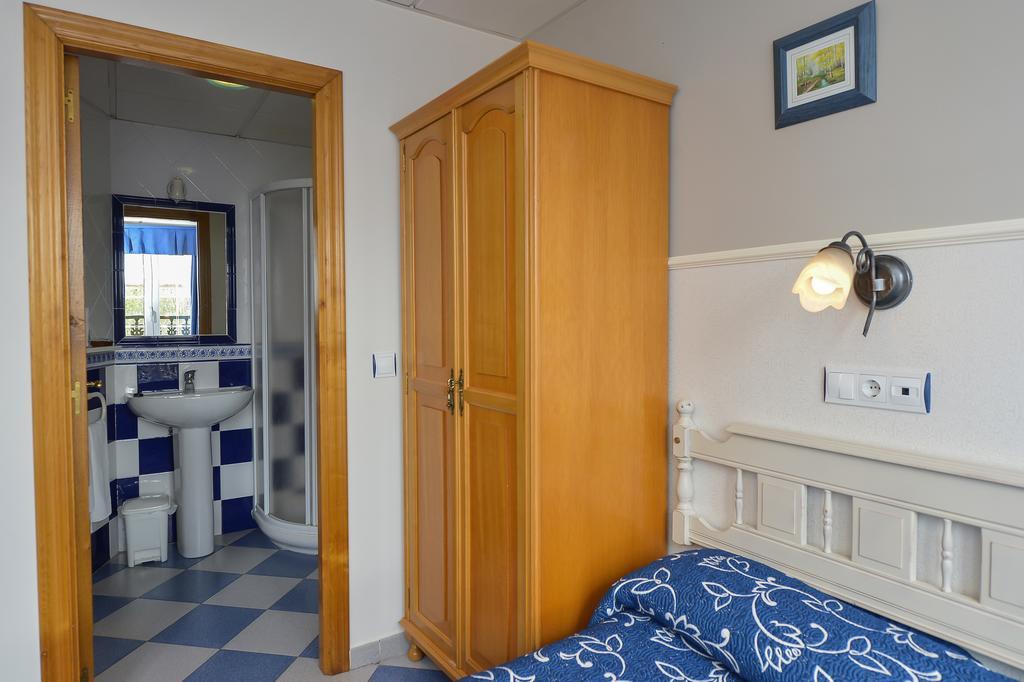 Hostal Linares Ribadeo Extérieur photo